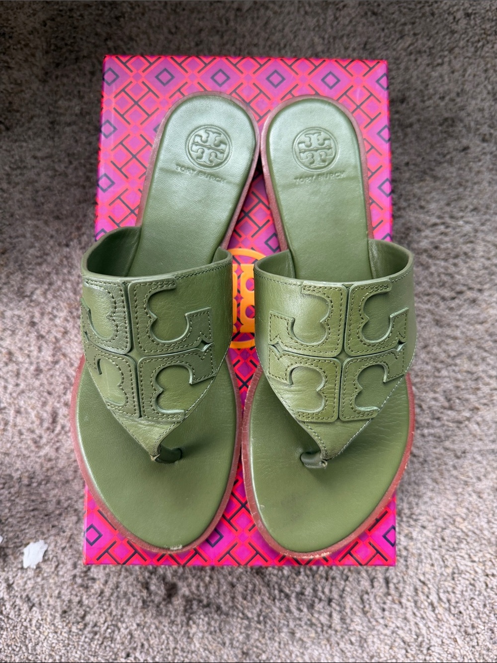 Tory Burch Olive Green Leather Logo Thong Sandals - Picture 2 of 8